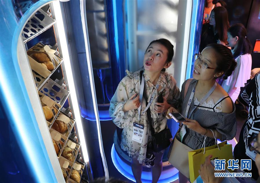 （经济）（2）衣食住行全智能 无人值守零售展览会在沪开幕